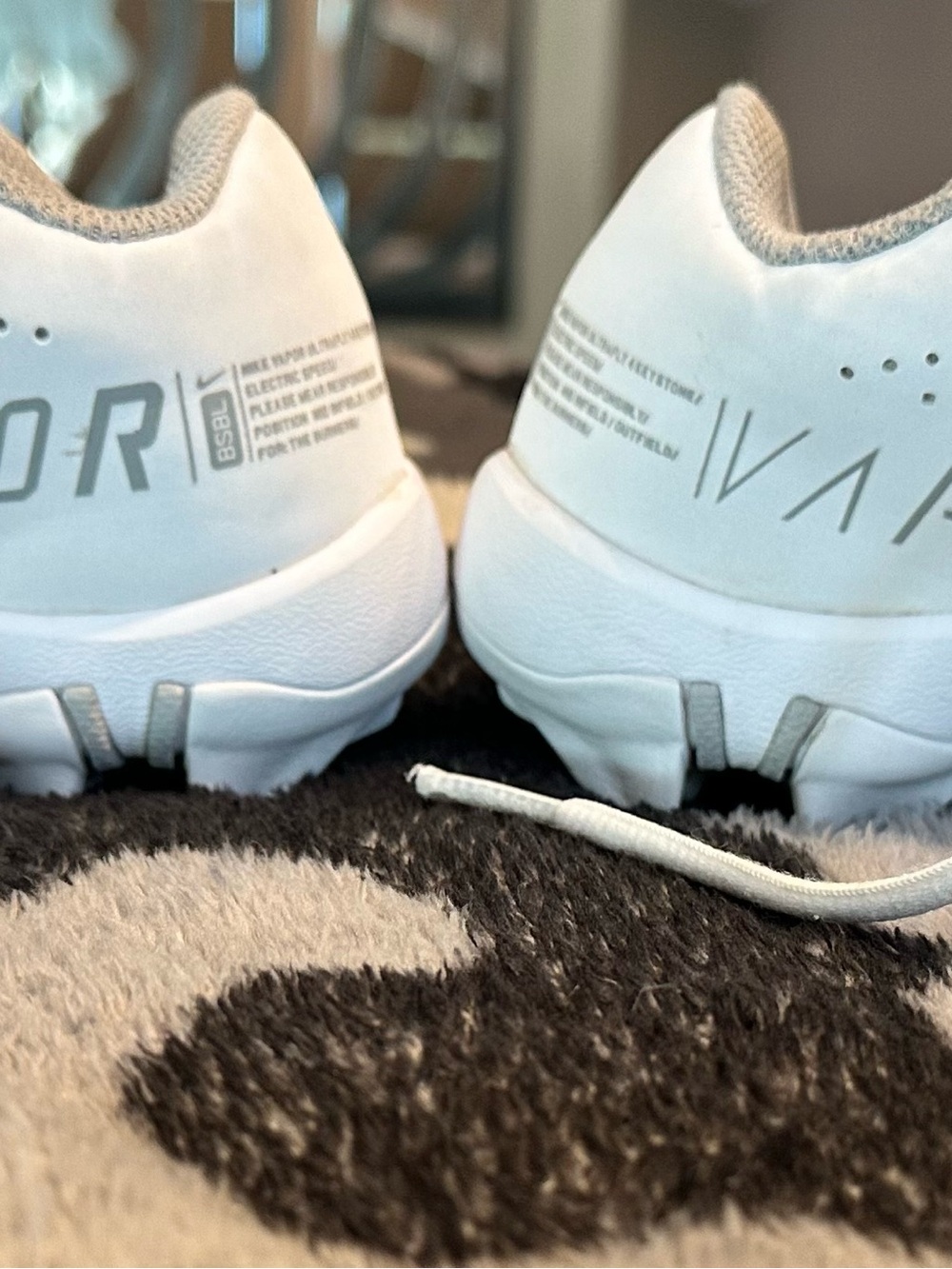 Nike Kids White and Light Gray Vapor Baseball Cleats (cleats only for sale) - Picture 4 of 8